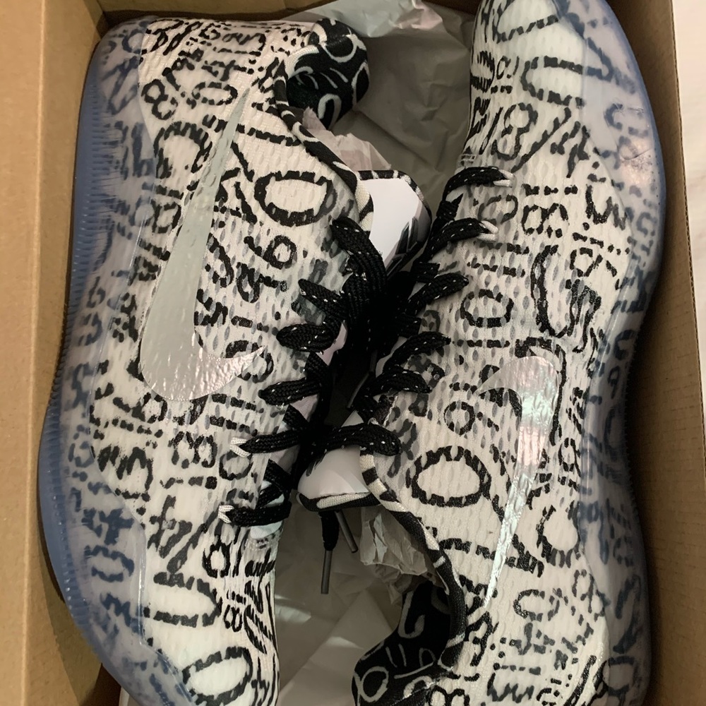 kobe 11 mamba day white and black